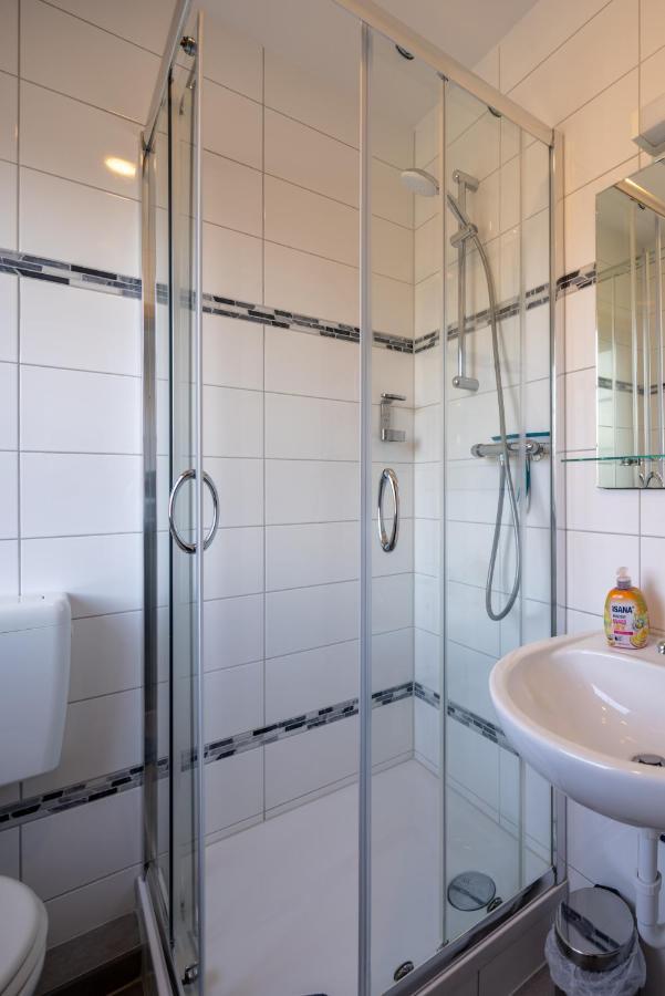 Gaestehaus Olympia Wilhelmshaven - Moderne Einzelzimmer Mit Eigenem Bad Fuer Monteure ショルテンス エクステリア 写真